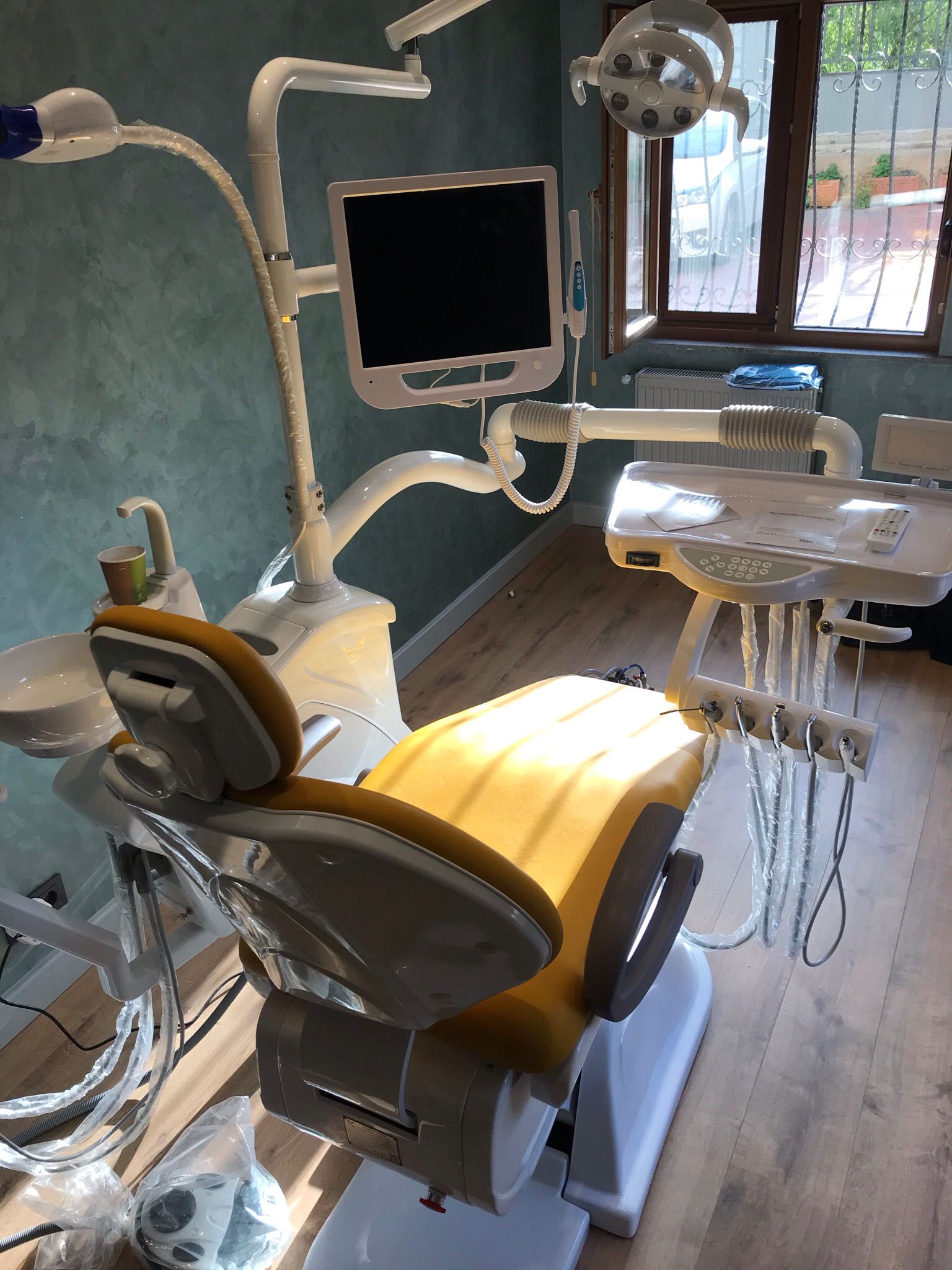 İSTANBUL (Göztepe) Dt.Enis ÇAM